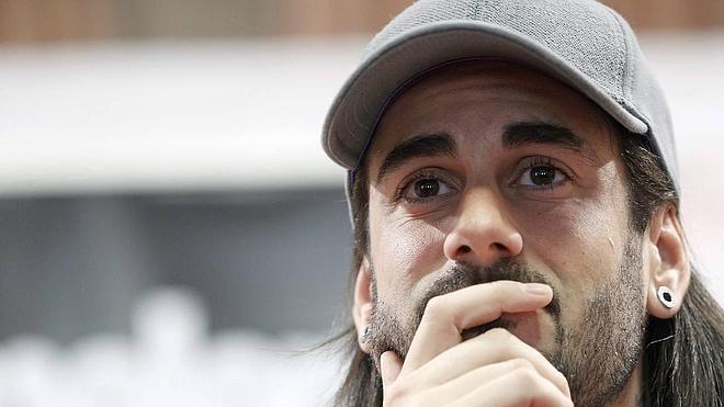 Melendi rehace su vida con una fan argentina