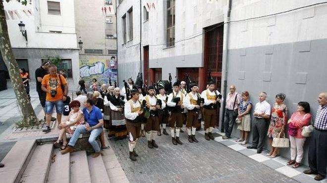 Las gaitas suenan en las fiestas de Sama de Langreo