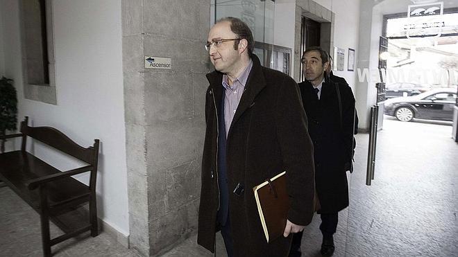 La Audiencia Provincial reabre la «causa de los parquímetros» contra el alcalde de Pravia