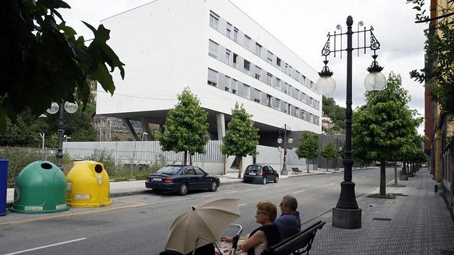 La tormenta anega el cuartel de Langreo