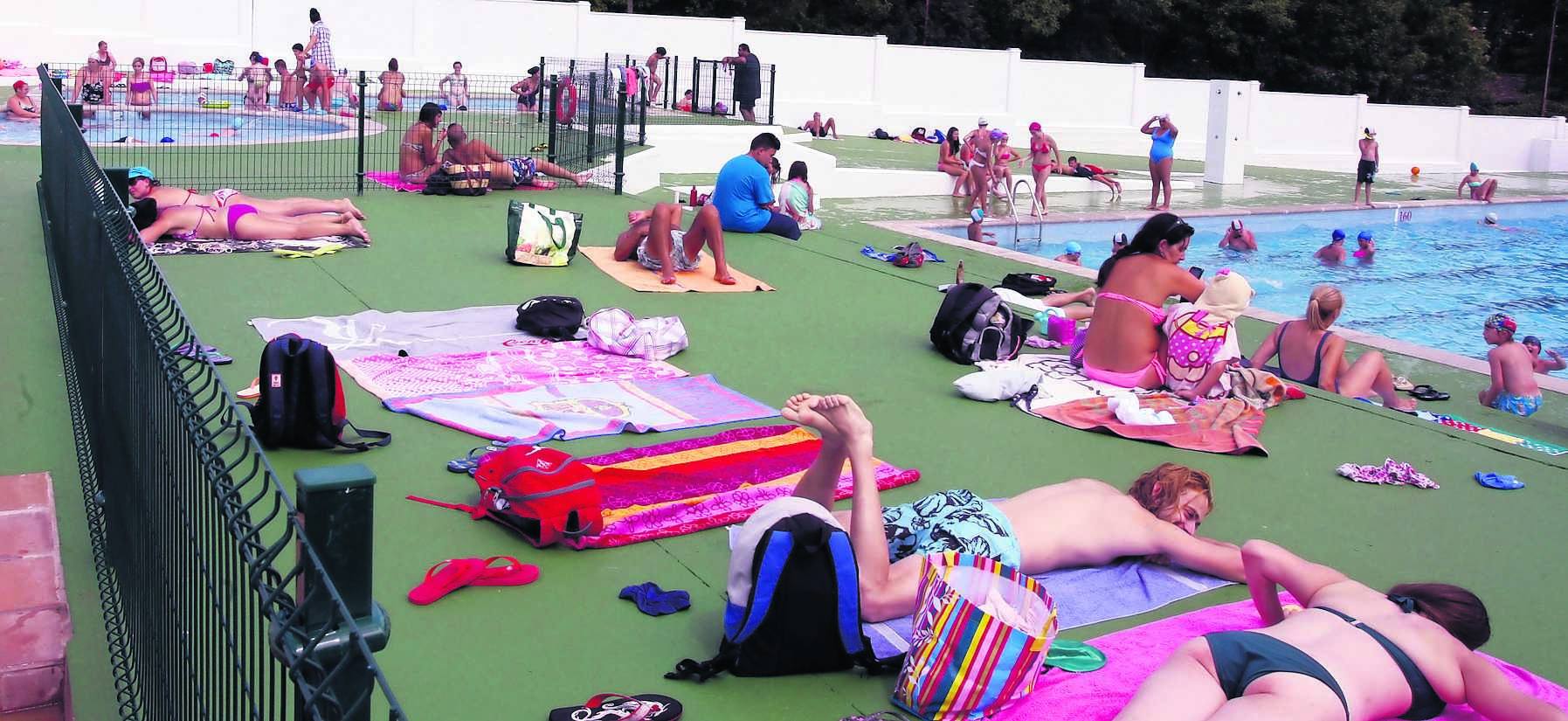 Colas para bañarse en Riaño