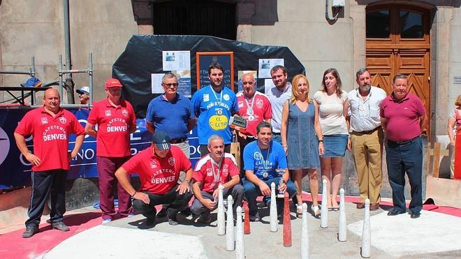 El sierense Manuel derrota a Mundo en los 'Bolos en la Calle' de Piloña