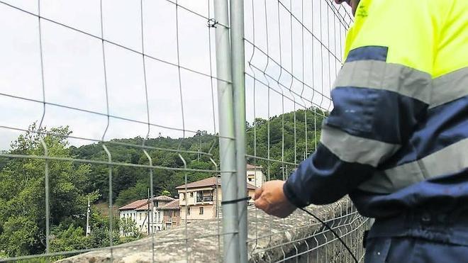 Verjas problemáticas en el Puente de Arco