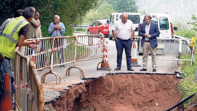 Balmori visita obras en Riosa y Morcín