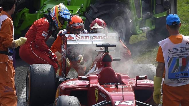 Hamilton gana en Monza y Alonso abandona