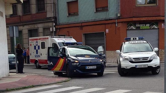 Un joven herido en una pierna tras ser tiroteado en una calle de La Felguera