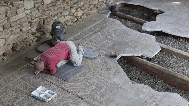 Un empresario presenta una demanda por la reforma del mosaico de Veranes