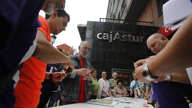Los mayores defienden su centro