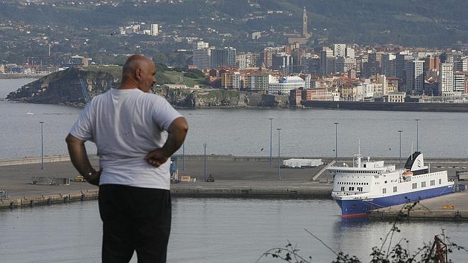 El Principado insta a Fomento a buscar nuevas navieras para la autopista del mar