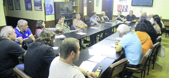 Los críticos de IU presentarán una lista al consejo político liderada por Sabio