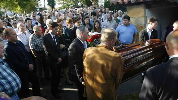 El mundo del fútbol arropa a Marcelino en el funeral de su padre