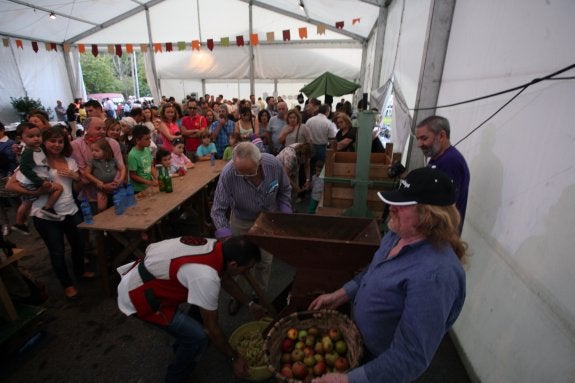 Cenera disfruta del otoño en la fiesta de la Serondaya