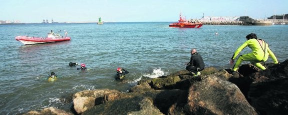 Susto en la playa de Poniente de Gijón