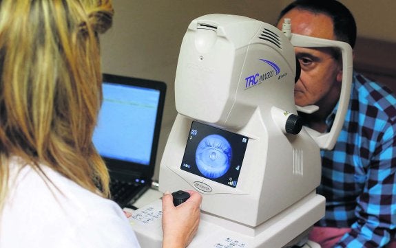 Los centros de salud del Nalón realizarán 3.000 pruebas de fondo de ojo anuales