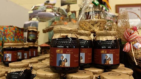 Más de 70 expositores participan en la Feria de la Miel de Boal
