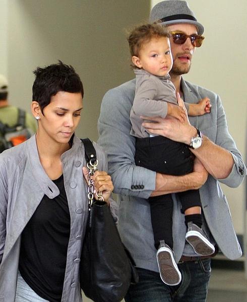 Halle Berry denuncia a su expareja por pretender 'blanquear' a su hija Nahla