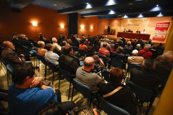 Las asociaciones vecinales de Langreo preparan una batería de alegaciones contra las tasas