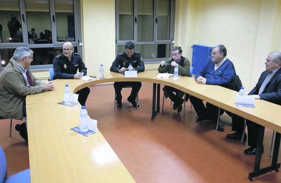 La Policía Nacional explica al comercio y hostelería el plan preventivo navideño