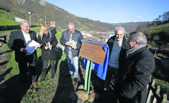 Mieres y Morcín celebran los cien años de su tren minero