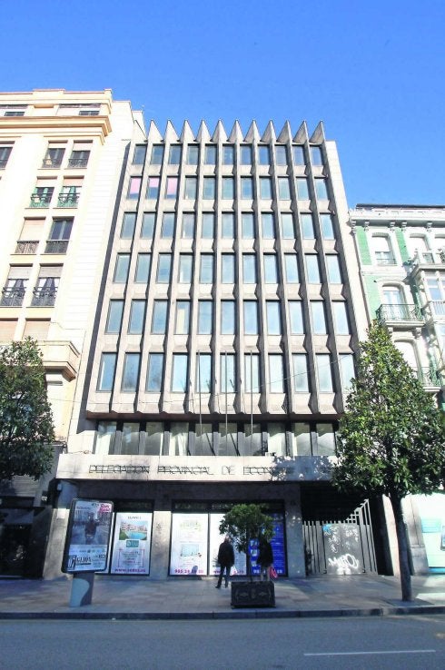 Foro tilda de «opaca e ilegal» la operación de reflotamiento de Sedes