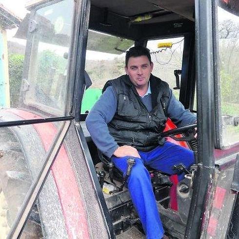 Retiran la multa al ganadero de Llanes sancionado por llevar madera en su tractor