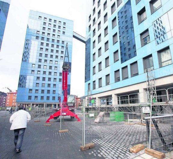 Coprosa asegurará las fachadas de las torres de Montenuño con 11.000 metros de lámina de vinilo