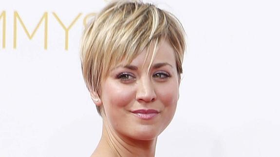 Kaley Cuoco dice que se destrozó la nariz esnifando esprays