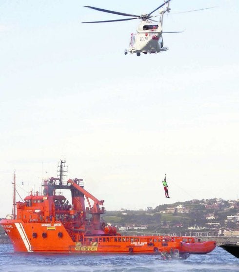 Salvamento Marítimo coordinó el rescate de 398 personas desde El Musel en 2014