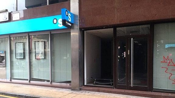 Investigan un intento de butrón en una oficina bancaria de Begoña