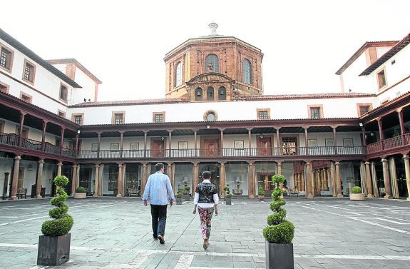 El director del Reconquista y Hotusa, condenados por acoso