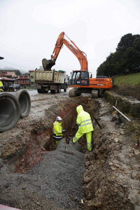 La canalización de las aguas pluviales en La Franca preocupa a los vecinos