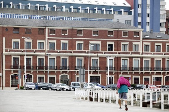 El edificio del puerto en el Muelle sale a subasta por un mínimo de 3,8 millones