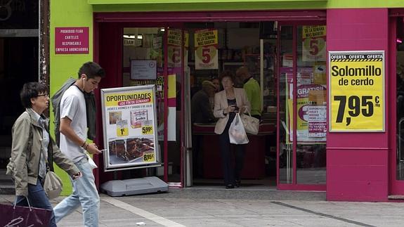 Paros en los supermercados El Árbol por los despidos previstos por la empresa en Asturias