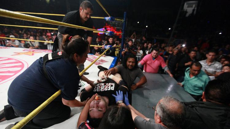 «Te extrañaré y te llevaré conmigo el resto de mi vida», declara Rey Mysterio tras provocar la muerte de Perro Aguayo
