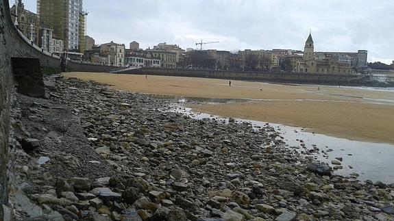 Las mareas vivas provocan un nuevo vaivén de la arena en San Lorenzo