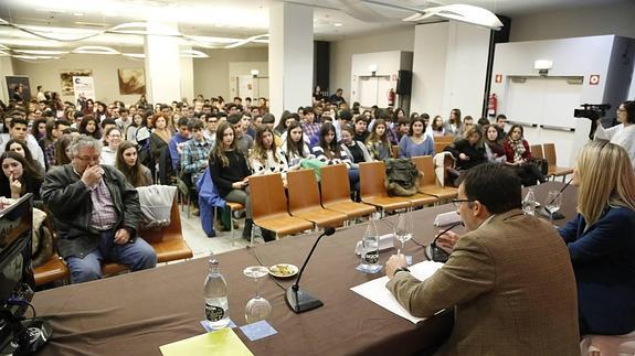 300 estudiantes participan en una jornada sobre orientación laboral para descubrir su vocación