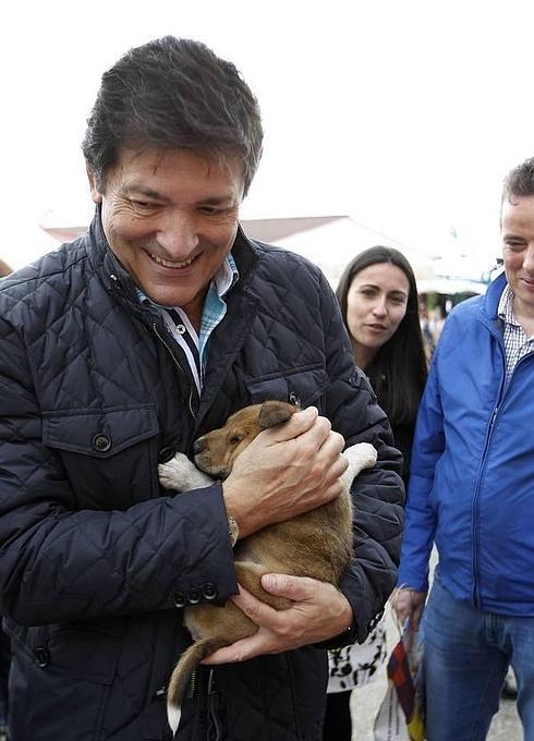 Javier Fernández descarta vincular los acuerdos postelectorales en Andalucía y Asturias