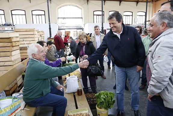 Javier Fernández anuncia una «poda administrativa» que facilite iniciativas empresariales en el medio rural