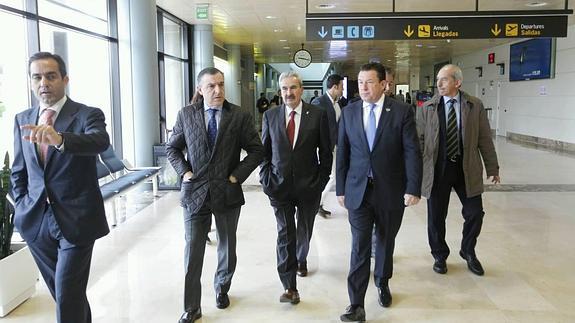 Aena impide la presencia de Graciano Torre en la inauguración de la base de Volotea