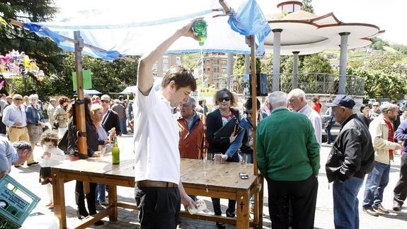 El Entrego ofrece su sidra a la diosa Maia