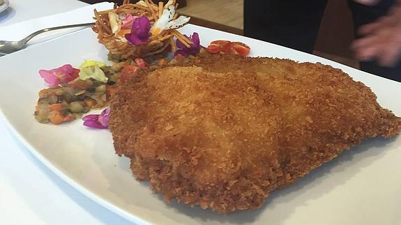 El mejor cachopo de Asturias, el del Rías Baixas de Avilés, se elabora con Gamonéu