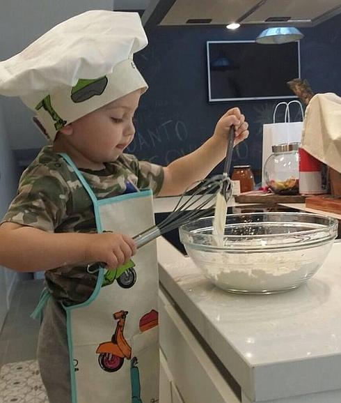Martín Casillas hace sus pinitos como cocinero