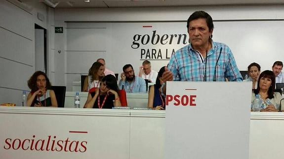 Javier Fernández defiende cerrar acuerdos de investidura antes que pactos de legislatura