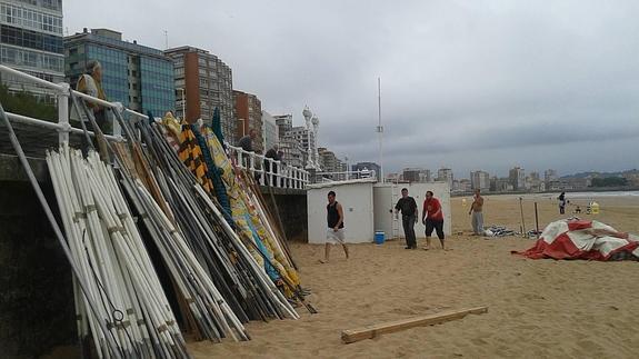 Aún menos casetas en la playa de San Lorenzo