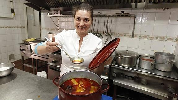 Nuevas manos para los guisos en Asturias