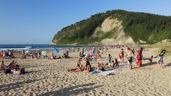 Las playas de Rodiles, España y La Ñora contarán con socorristas a partir de este sábado