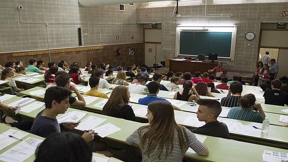 Aprueba el 75,4% de los alumnos asturianos que se presentó a la PAU en julio