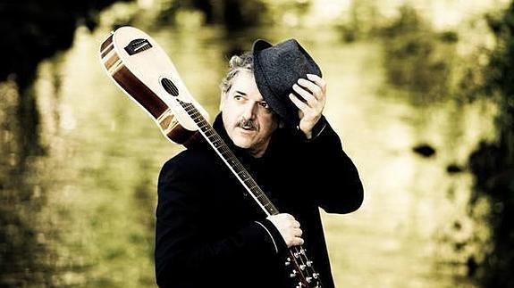 «Soy cantautor, sí, como Bruce Springsteen»