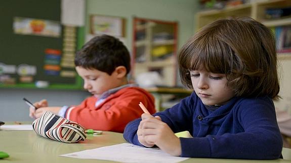 El Gobierno premia el mantenimiento de la escuela pública en la zona rural