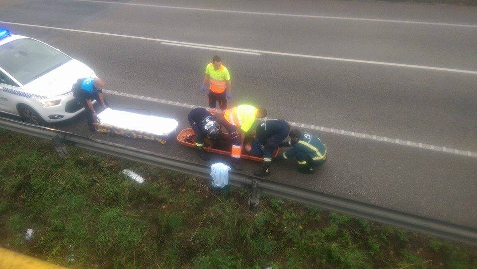 Herido un hombre al caer al río Nalón con su silla eléctrica